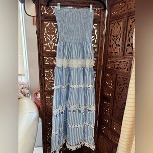 Eyelet tube strapless dress in cotton crochet lace.